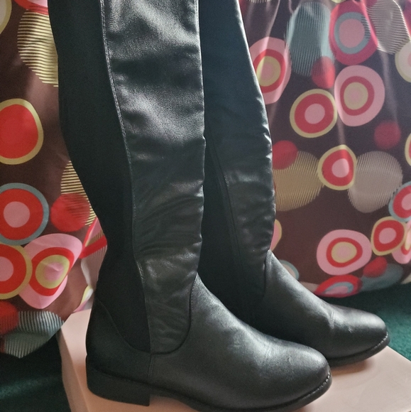 Shoes - Picture 4 of 8